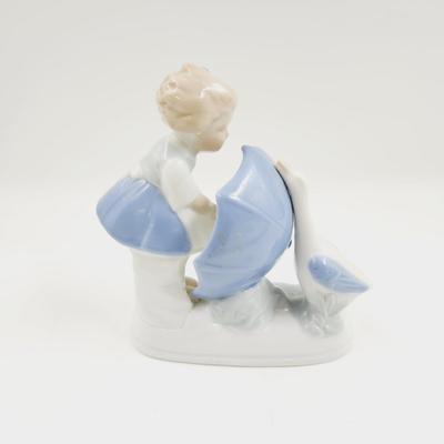 VINTAGE PORCELAIN GIRL WITH GOOSE FIGURINE