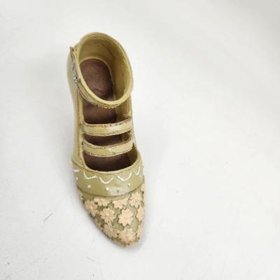 CUTE SMALL W/ FLOWERS COLLECTABLE SHOE