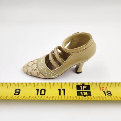 CUTE SMALL W/ FLOWERS COLLECTABLE SHOE