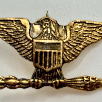 8 ASSORTED US MILITARY PINS