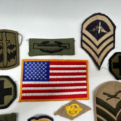 11 ASSORTED US MILITARY PATCHES