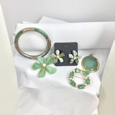 1127 Vintage Jade and Malachite Costume Jewelry Lot