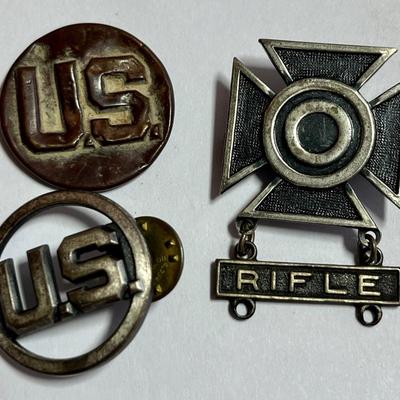 5 ASSORTED US MILITARY PINS