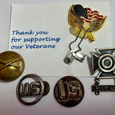 5 ASSORTED US MILITARY PINS