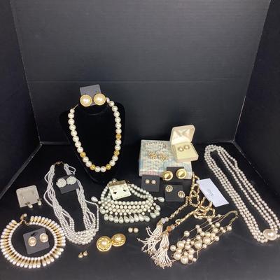 1129 Large Lot of Vintage Pearl Costume Jewelry