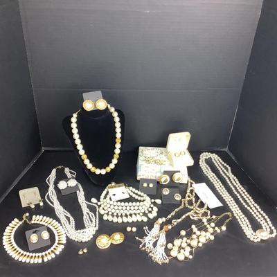 1129 Large Lot of Vintage Pearl Costume Jewelry