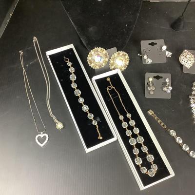 1131 Vintage Crystal Jewelry Lot