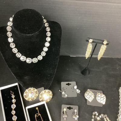 1131 Vintage Crystal Jewelry Lot