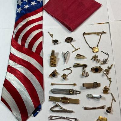 VINTAGE GENTLEMEN'S JEWELRY AND PATRIOTIC TIE