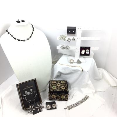 1134 Vintage Black Rhinestone Costume Jewelry Lot