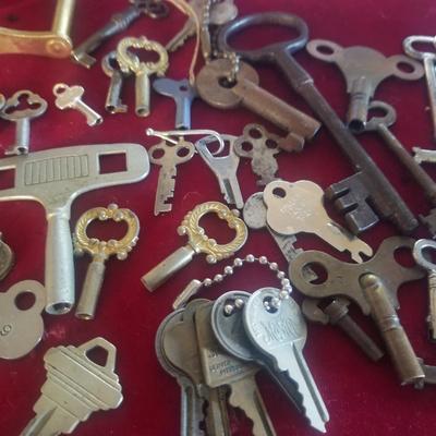 antique and vintage keys