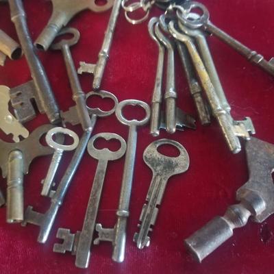 antique and vintage keys