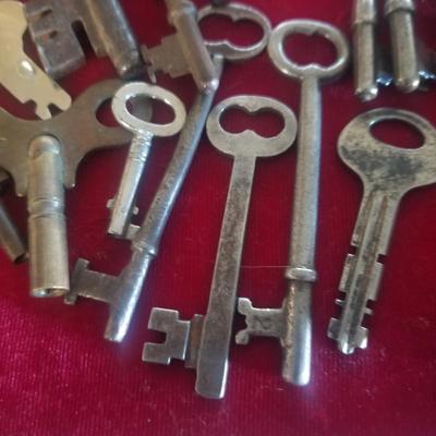 antique and vintage keys