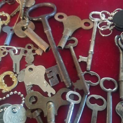 antique and vintage keys