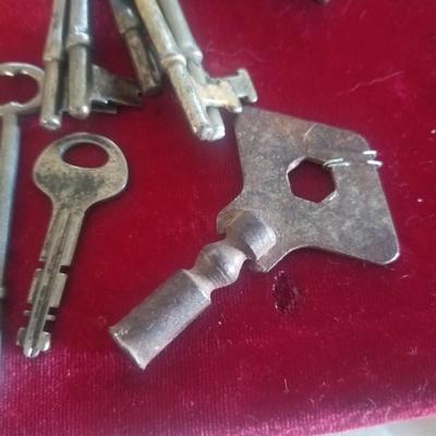 antique and vintage keys