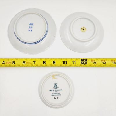 VINTAGE BLUE & WHITE PORCELAIN COLLECTABLE SAUCERS