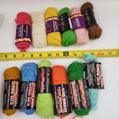 CUTE VINTAGE CROSS STITCH W/ YARN
