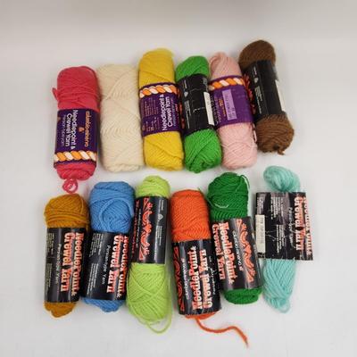 CUTE VINTAGE CROSS STITCH W/ YARN