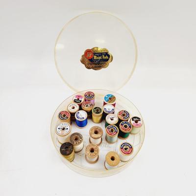 BUNDLE OF VINTAGE WOODEN SPOOLS OF THREAD