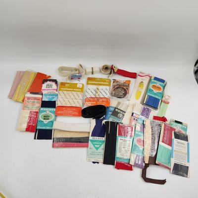 VINTAGE BUNDLE OF SEWING SUPPLIES