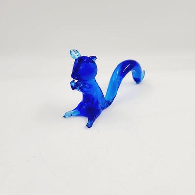 VINTAGE BLUE GLASS SQUIRREL COLLECTABLE FIGURINE