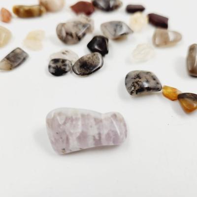 MIXTURE OF ROCK PIECES INCLUDING CRYSTAL & AMETHYST