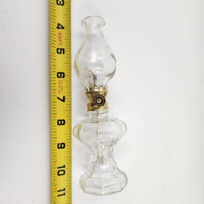 VINTAGE SMALL CLEAR GLASS OIL LAMP
