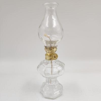 VINTAGE SMALL CLEAR GLASS OIL LAMP