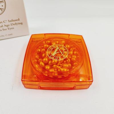 SIGNATURE CLUB A RAPID TRANSPORT C INFUSED AGE DEFYING CAPSULRS FOR EYES