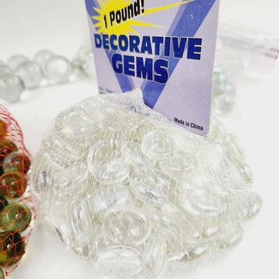 LARGE ARRAY OF DECORATIVE GLASS