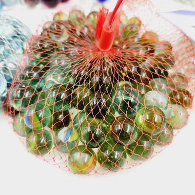 LARGE ARRAY OF DECORATIVE GLASS