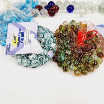 LARGE ARRAY OF DECORATIVE GLASS