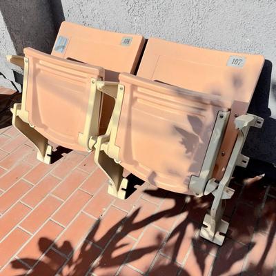 LOT 10 AUTHENTIC VINTAGE LOS ANGELES MEMORIAL COLISEUM STADIUM SEATS W/COA METAL PLAQUE USC TROJANS