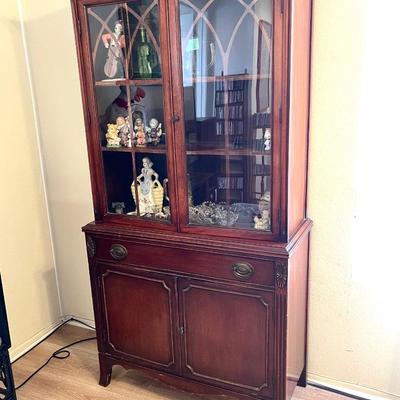 Lot 19 Duncan Phyfe Style China Cabinet Glass Doors Drawer & Storage