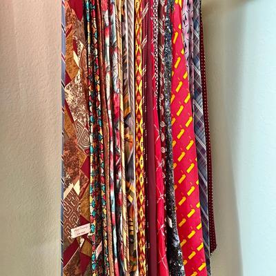 Lot 30 Collection of Mens Ties + Battery Operated Revolving Tie Rack Beatles USC