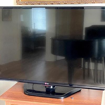 Lot 42 LG Flat Screen TV 42" Assembled 2014