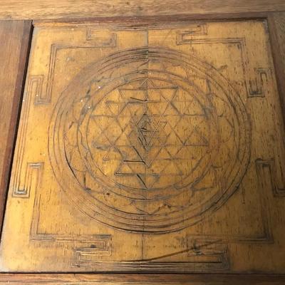 ANTIQUE BOX