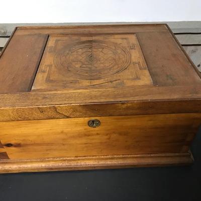 ANTIQUE BOX
