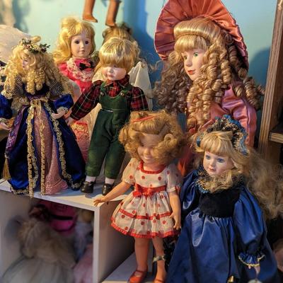 Lot of 7 Dolls, green cords