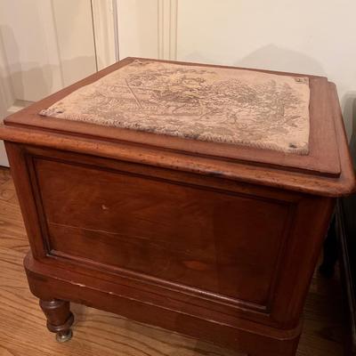 Wooden commode with cloth top