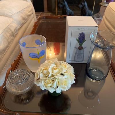 Lot of 4: Assorted vases