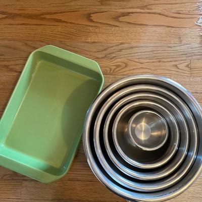 Lot of 7: 6 various sized Mixing Bowls + 1 Green Chantal Casserole Dish