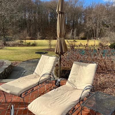 2 reclining sun chairs with cushions, umbrella & side table