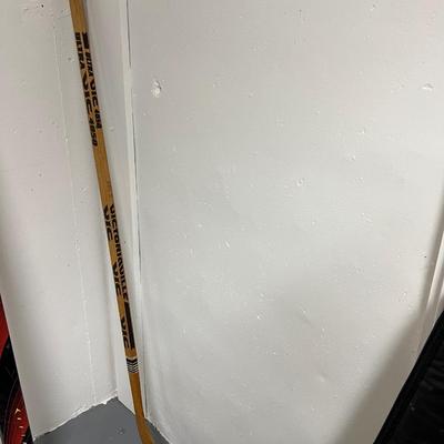 Hockey stick Ultra Vic 450 signed by Bobby Orr