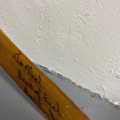 Hockey stick Ultra Vic 450 signed by Bobby Orr