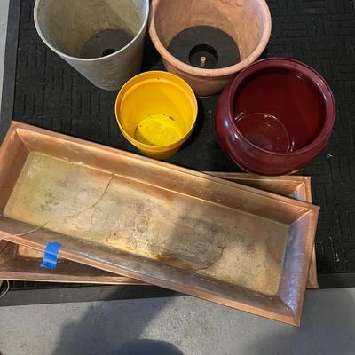 Lot of 6: 4 plastic panting pots; 2 long copper colored plant drain trays