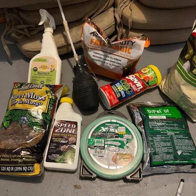 Various Garden aides; Garden Gloves