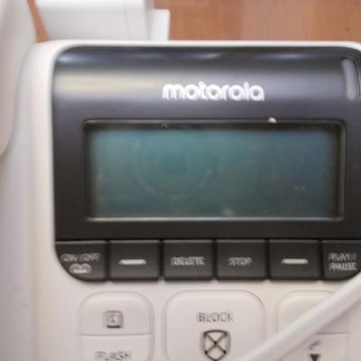 Motorola Phone with Caller ID,  Speaker, Mute, Call Blocker  and Answering Machine Functions