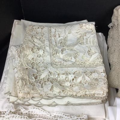 1529 Vintage Linen & Lace Lot