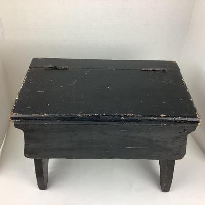 1541 Antique Shoe Shine Stool